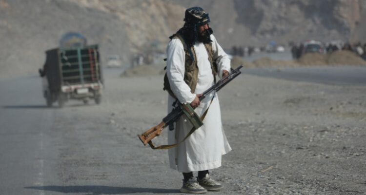 ¿Por qué Pakistán atacó a Afganistán? Claves de la guerra abierta que tensiona aún más a Medio Oriente