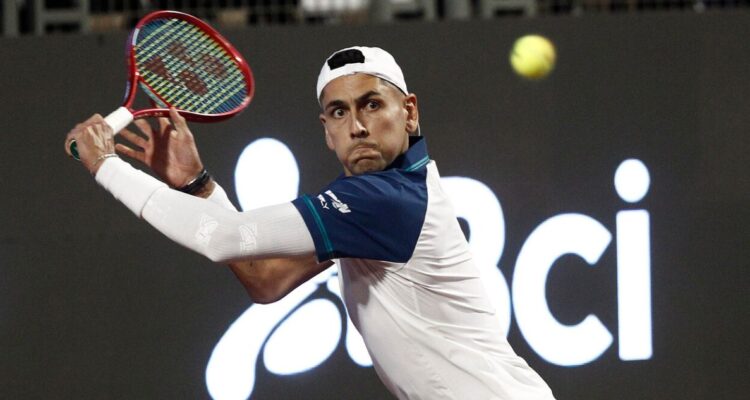 Alejandro Tabilo avanza a octavos del Chile Open tras vencer a Tomás Barrios