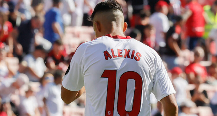 Alexis Sánchez jugando para Sevilla