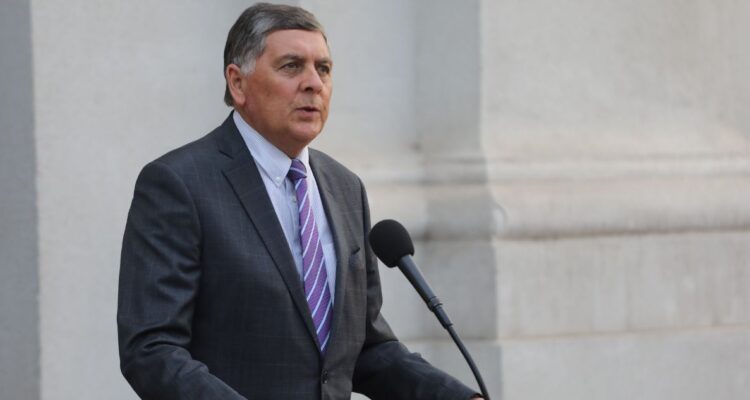 Alvarado acusa falta de transparencia del gobierno por cable chino: “No hubo ni una sola palabra”