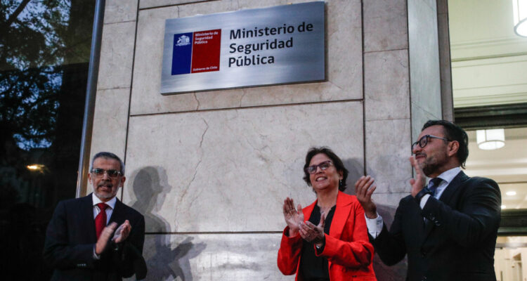 Oposición acusa amarre por exjefes que ganaron cargos de planta en Subsecretaría de Seguridad Pública