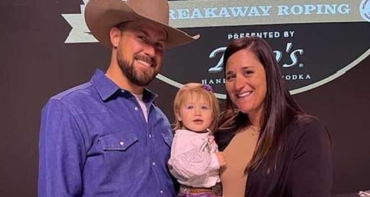 Niña de 3 años muere aplastada por caballo mientras cabalgaba con su madre, 10 veces campeona de rodeo