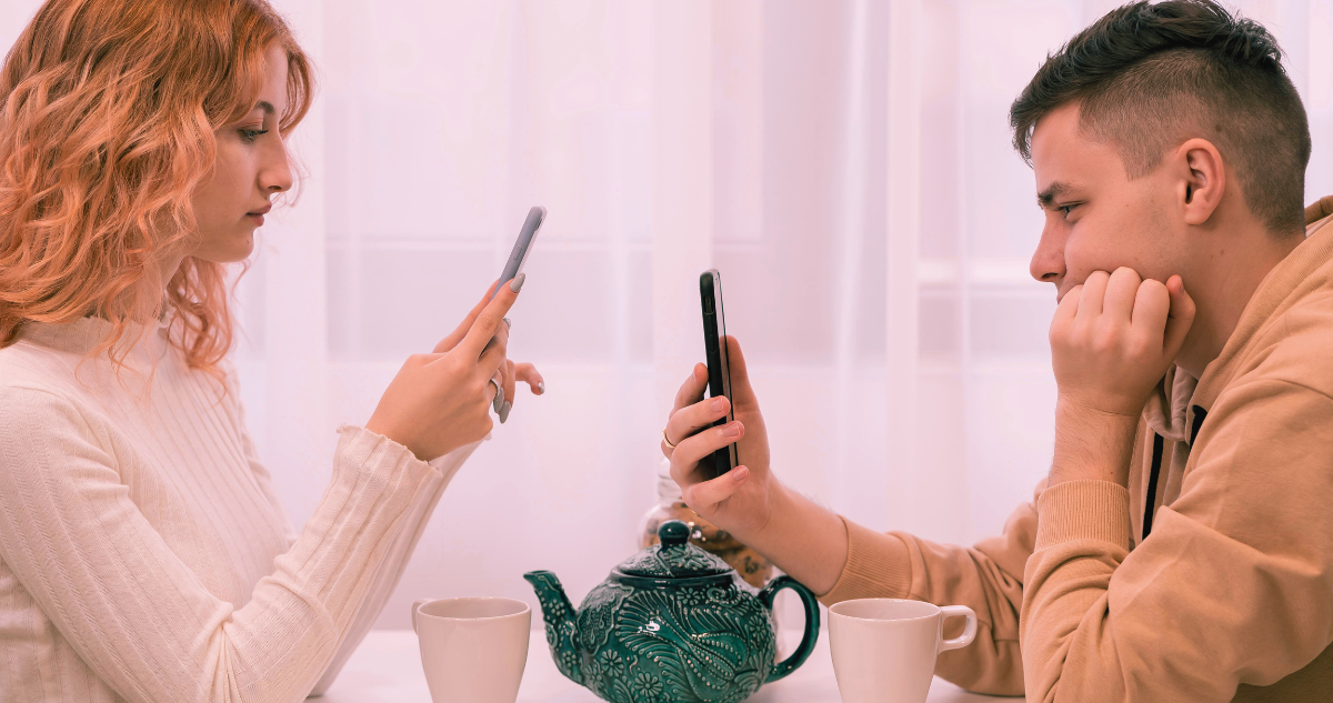 Arma de doble filo: La era digital dificulta el desarrollo de relaciones estables, según expertas