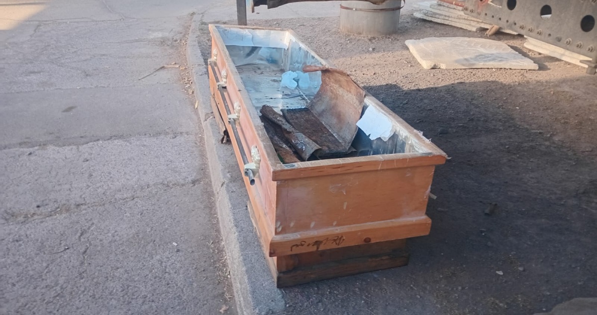 Hallazgo de terror en Quinta Normal: vecinos denuncian ataúdes abandonados