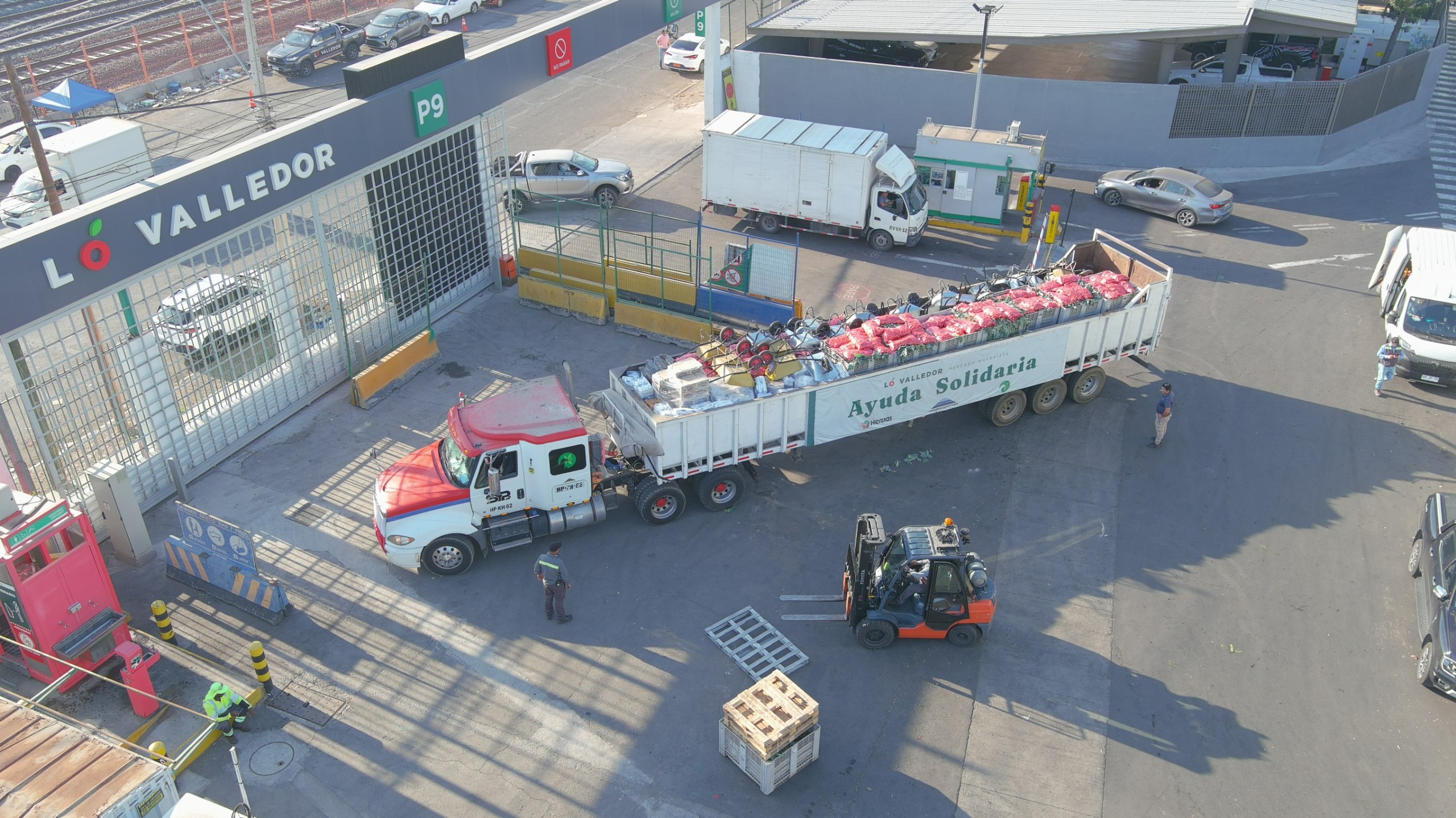 Camiones en ayuda a damnificados por incendios en Bío Bío