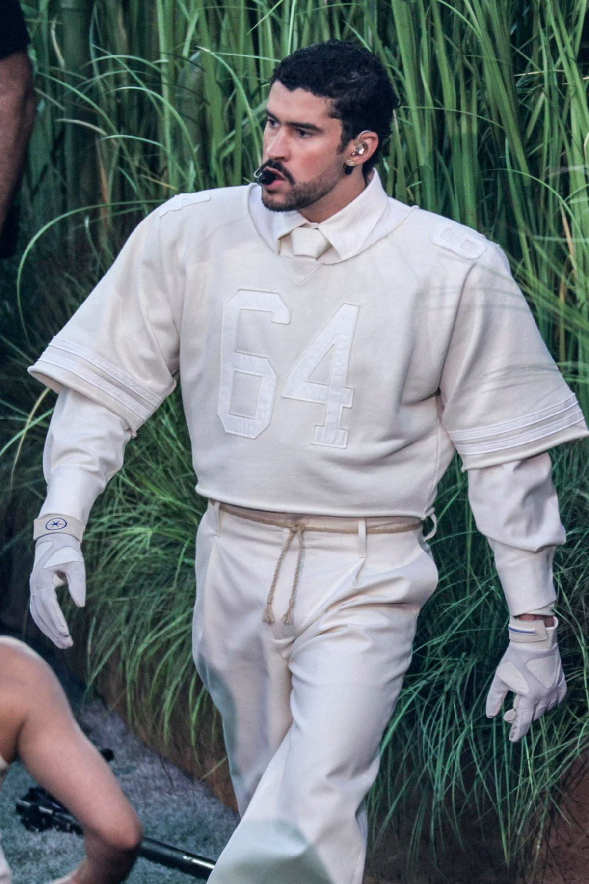 ¿Cuál es el origen del 64 en la camiseta de Bad Bunny en el Super Bowl?: Cantante resolvió el misterio