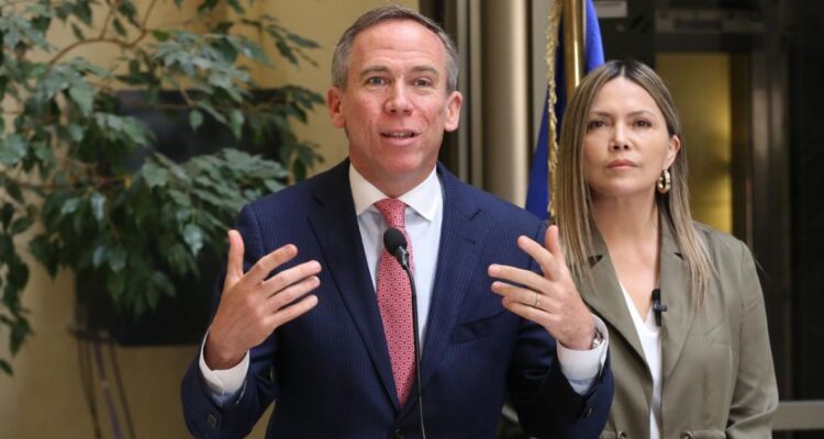 UDI impulsará comisión investigadora ante controversial proyecto de cable submarino Chile-China