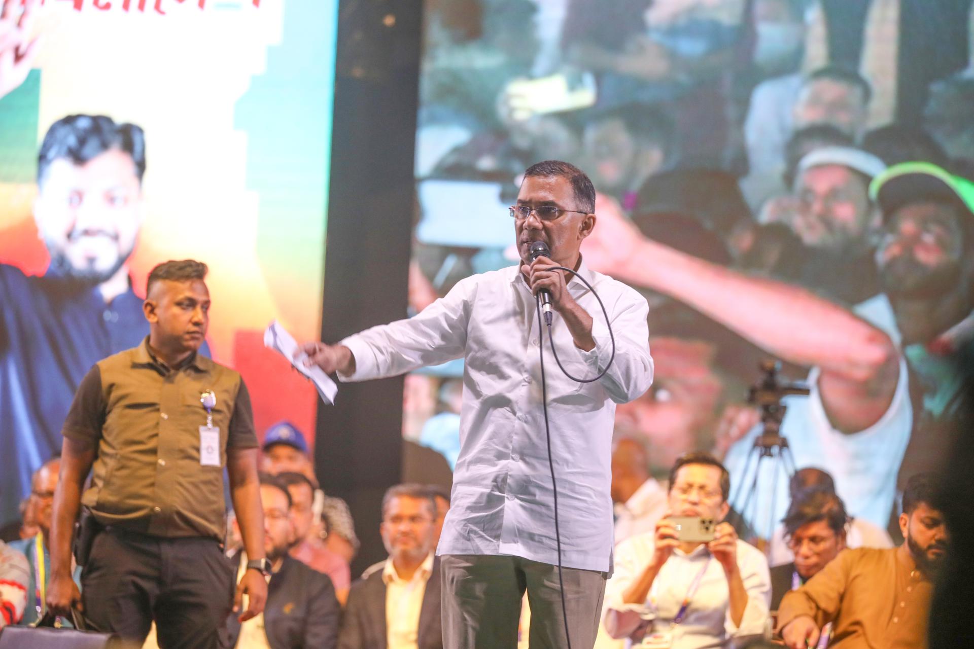 Tarique Rahman durante un acto de campaña