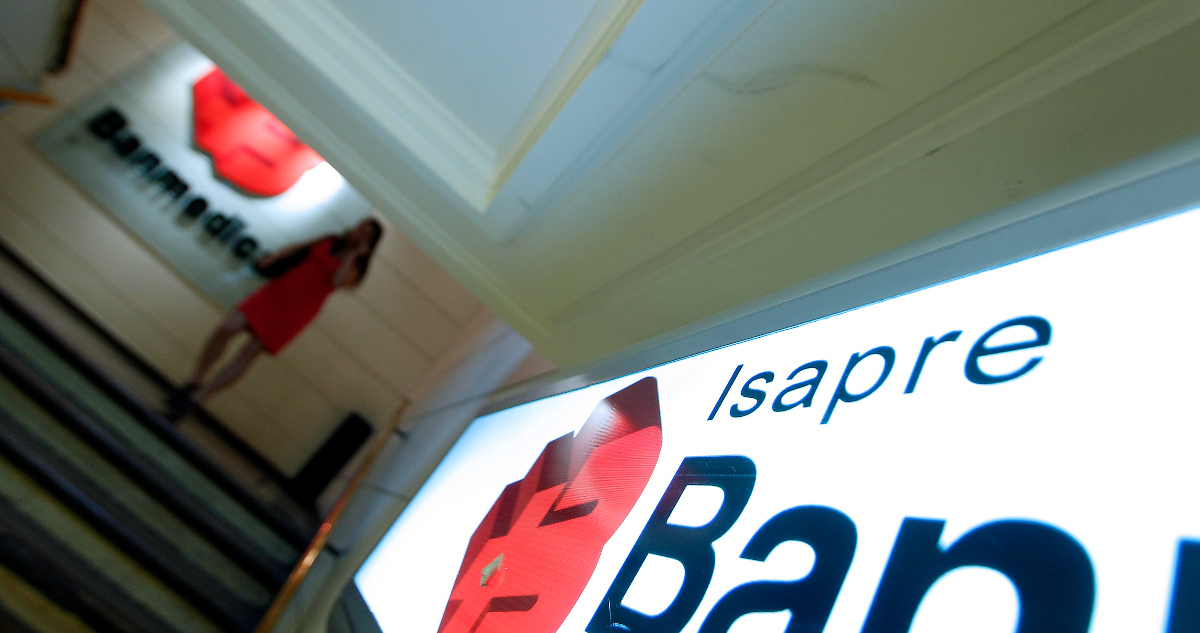 Casi 50 meses pagando de más: Afiliado demandó a isapre por aplicarle mal los cobros de su plan