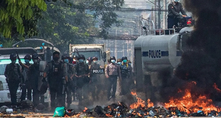 Denuncian que bombardeo del ejército de Birmania (Myanmar) contra población civil dejó 17 muertos