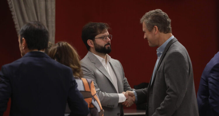 Gobierno dice que Boric ordenó frenar proyecto de cable luego que Muñoz informara advertencia de EEUU