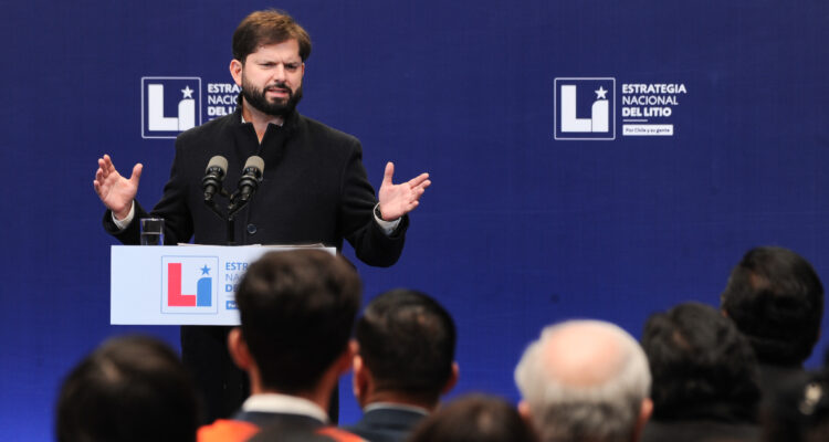 “Puro cuento”: Sector minero le reprocha al Gobierno un “farreo” del litio por culpa de tramitaciones