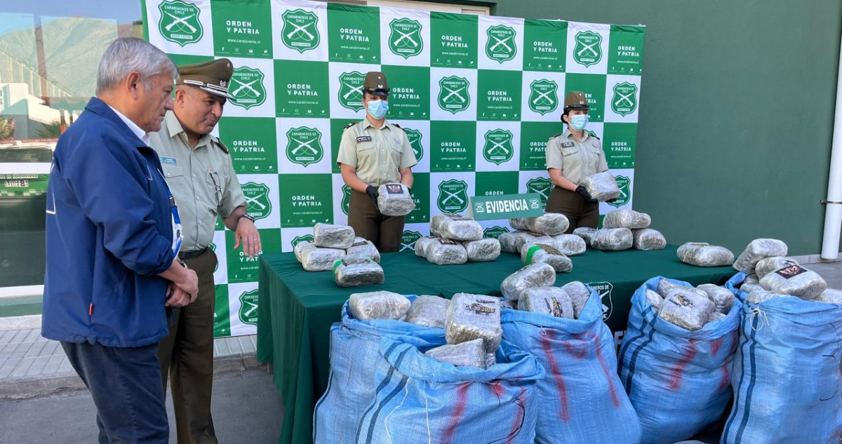 Carabineros halla más de 210 kilos de marihuana ocultos en auto abandonado en Zapallar