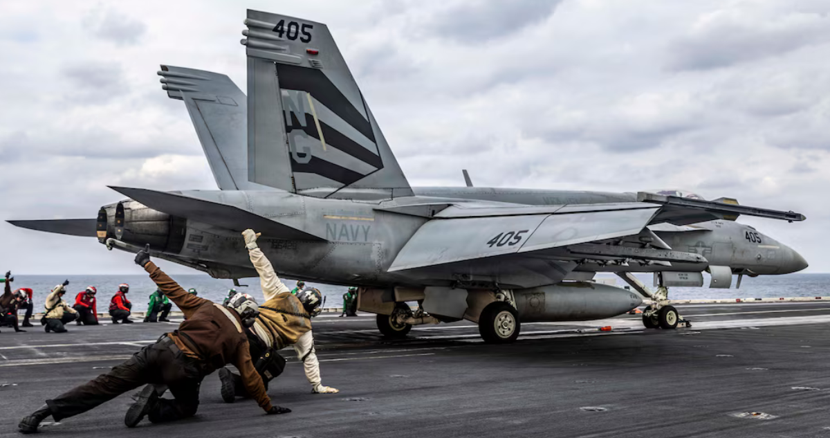 Imagen referencial de un F-18 Super Hornet despegando desde el portaaviones USS Abraham Lincoln