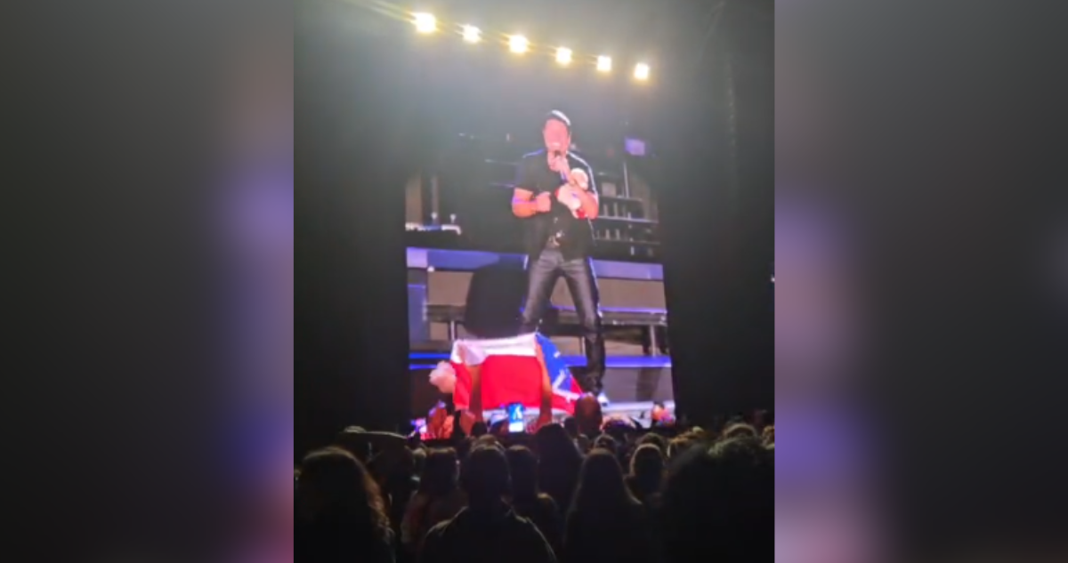 Durante show en Concepción: Chayanne agradece a Bomberos y a quienes cooperaron tras últimos incendios