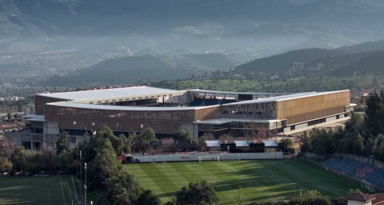 Claro Arena de la UC nominado a “Estadio del Año”: los 27 ‘monstruos’ con que compite y cómo votar