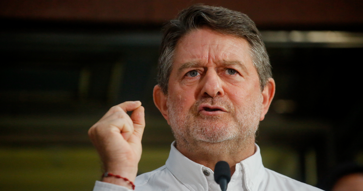 Claudio Orrego: “Una fiscalía decidió montar un caso falso en contra de una autoridad inocente”