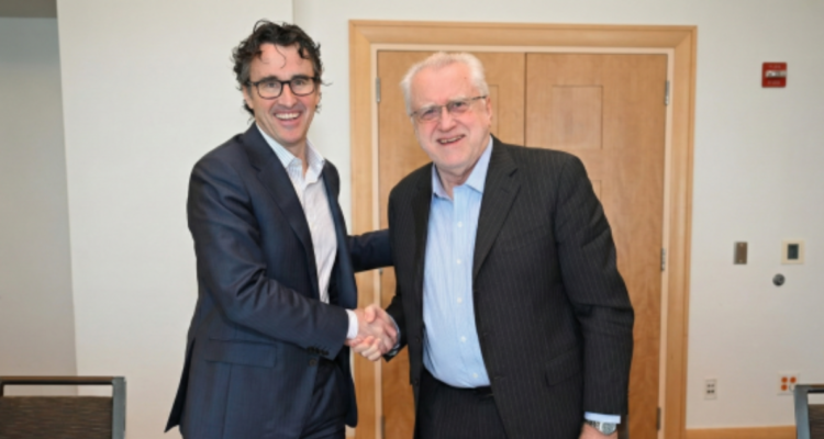 Codelco y el gigante minero Rio Tinto firman en EEUU una alianza para desarrollar proyectos conjuntos