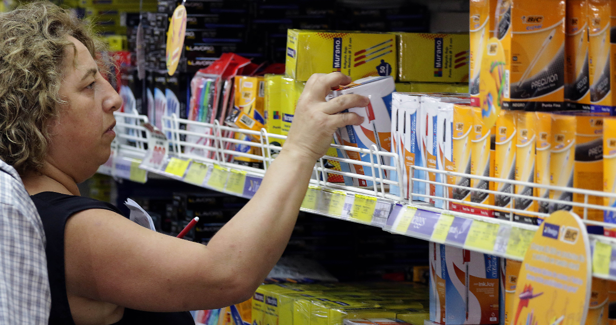 Un lápiz pasta puede costar $110 o casi $4 mil: Gobierno llama a cotizar en previa a marzo