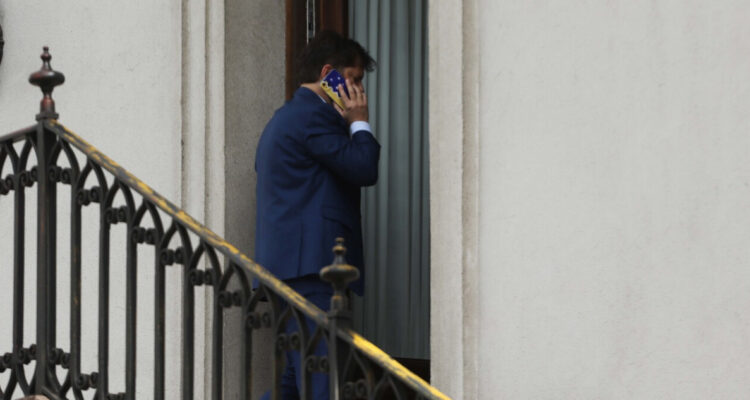 Oficialismo presiona a La Moneda para concretar cónclave que podría definir futuro liderazgo de Boric
