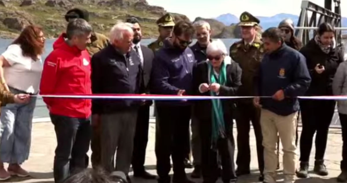 Boric participa en primer patrullaje marítimo de nuevas lanchas de Carabineros de Chile Chico