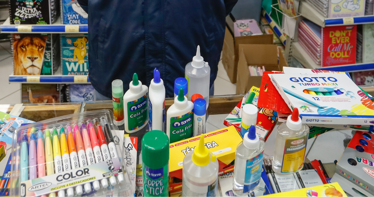 Vuelta a clases: revisa los descuentos de las cajas de compensación en útiles, tecnología y más