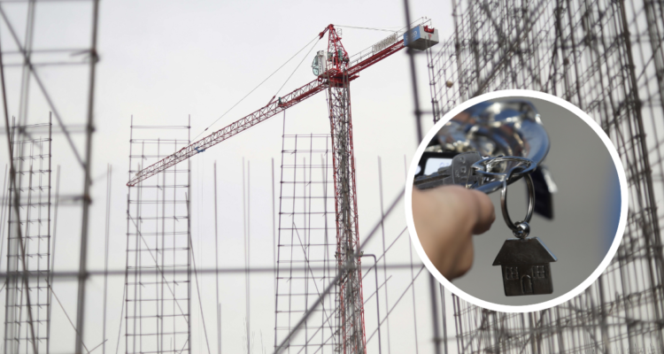 Construcción y foto de llaves de nueva vivienda