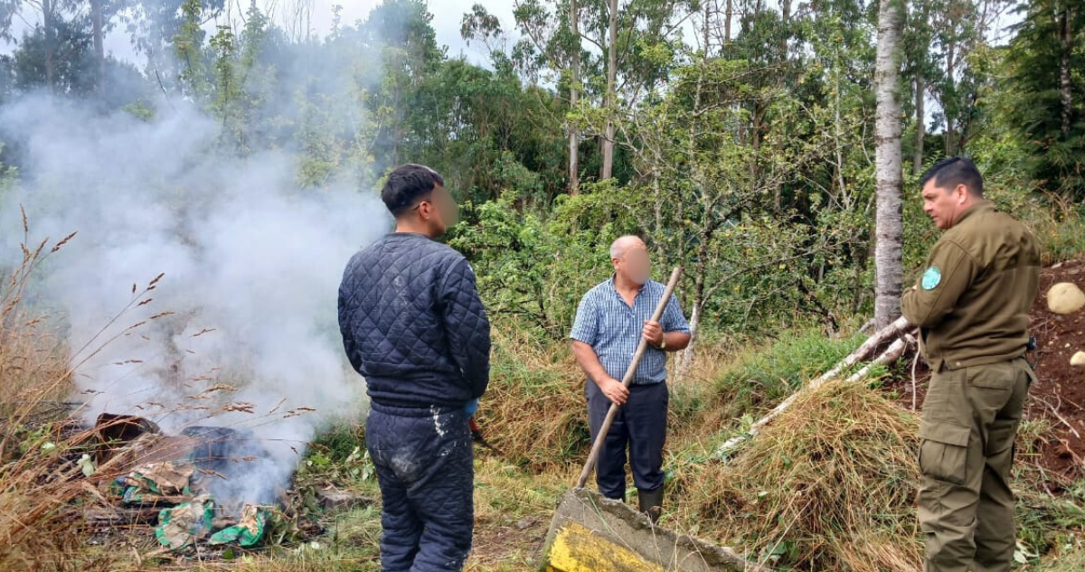 Detienen a hombre de 63 años por quemar basura y matorral en temporada de prohibición en Puerto Montt