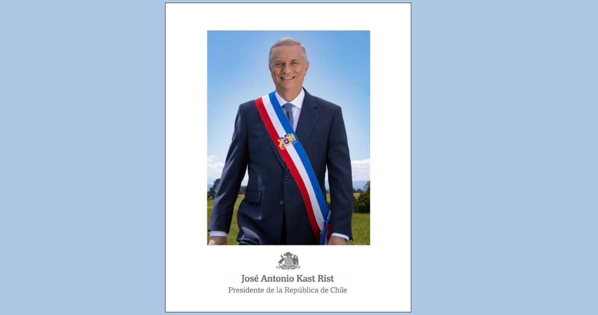 Esta es la foto oficial del presidente José Antonio Kast que estará en las instituciones públicas
