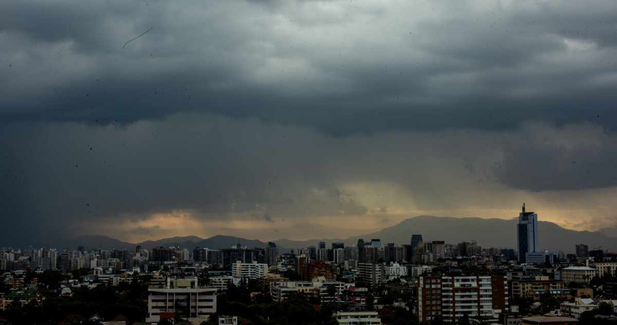 DMC anuncia regreso de lluvias para esta tarde en la región Metropolitana: ¿A qué hora comenzarán?