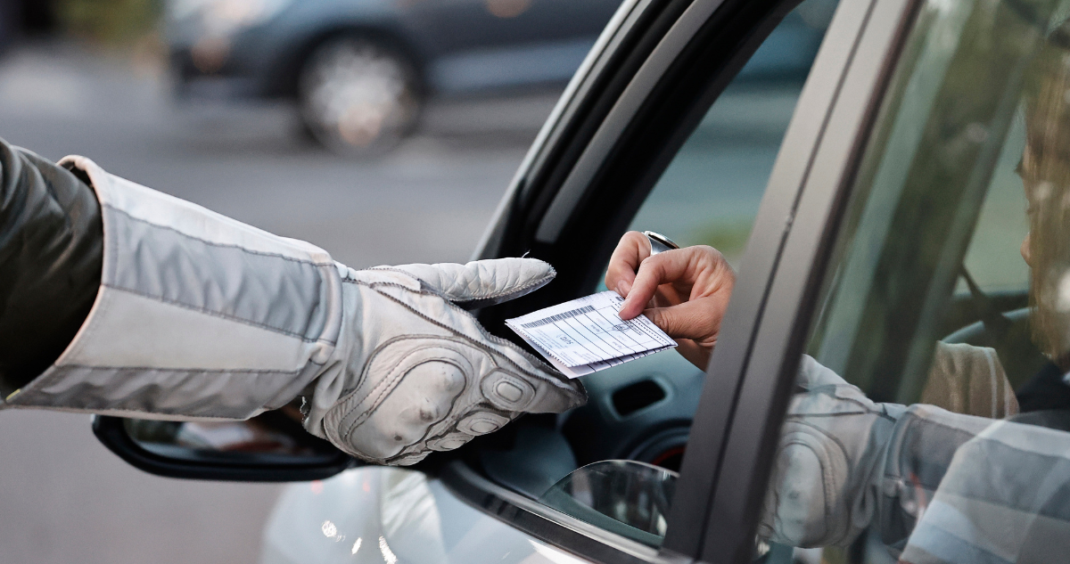Es obligatorio llevarlos: revisa documentos y artículos que debes tener en tu auto para evitar multas