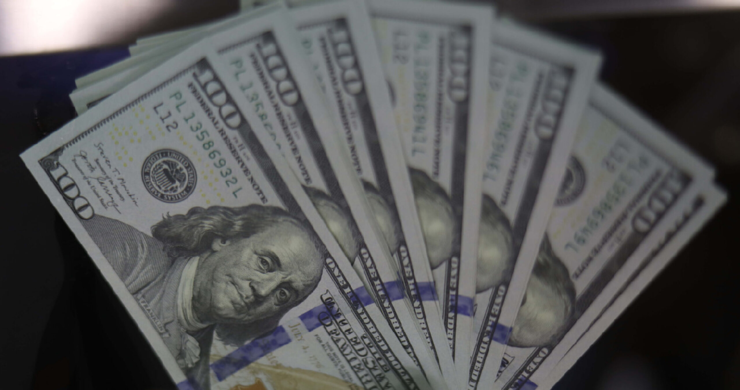 Dólar sigue repuntando y supera los $870 ante cifras económicas en Chile y Estados Unidos