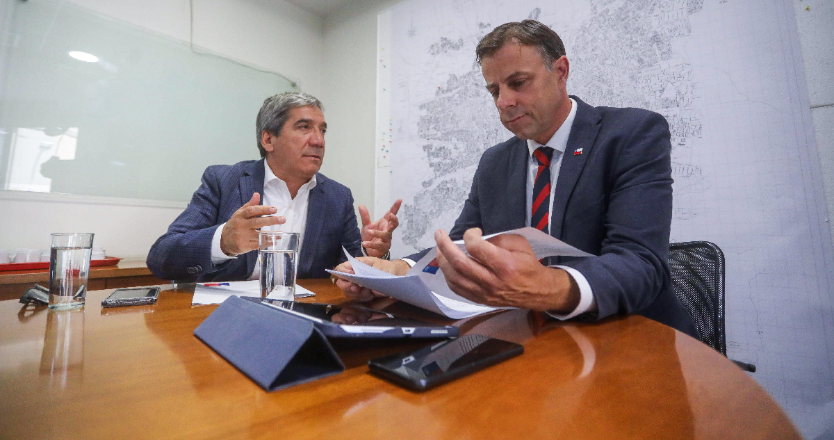 Durán y Codina se reúnen para iniciar traspaso de funciones en la Delegación Presidencial de la RM