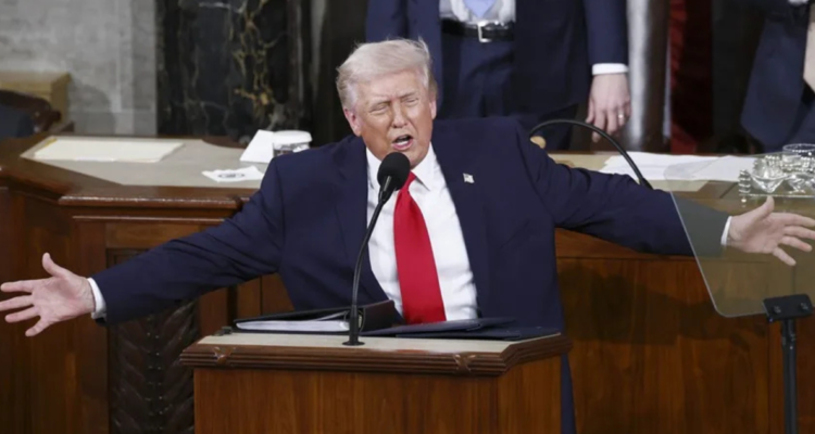 Alardeo de poder militar y desafío al Congreso: el discurso de Trump más largo en la historia de EEUU