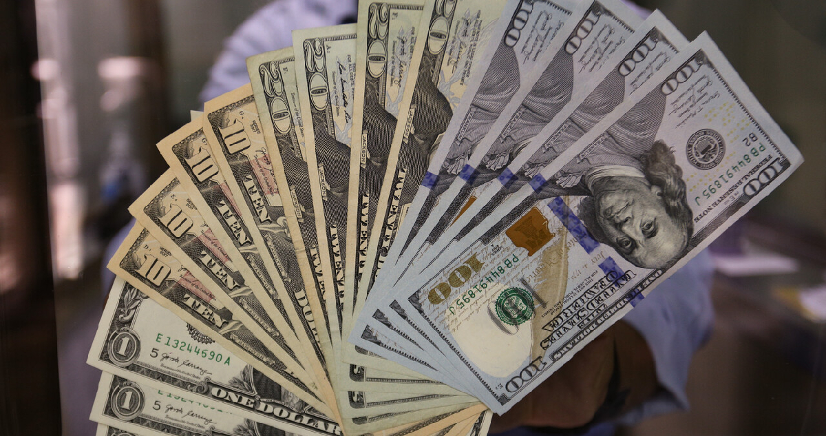 El dólar busca rumbo en una jornada de aparente calma en los mercados: ronda los $853 en la mañana