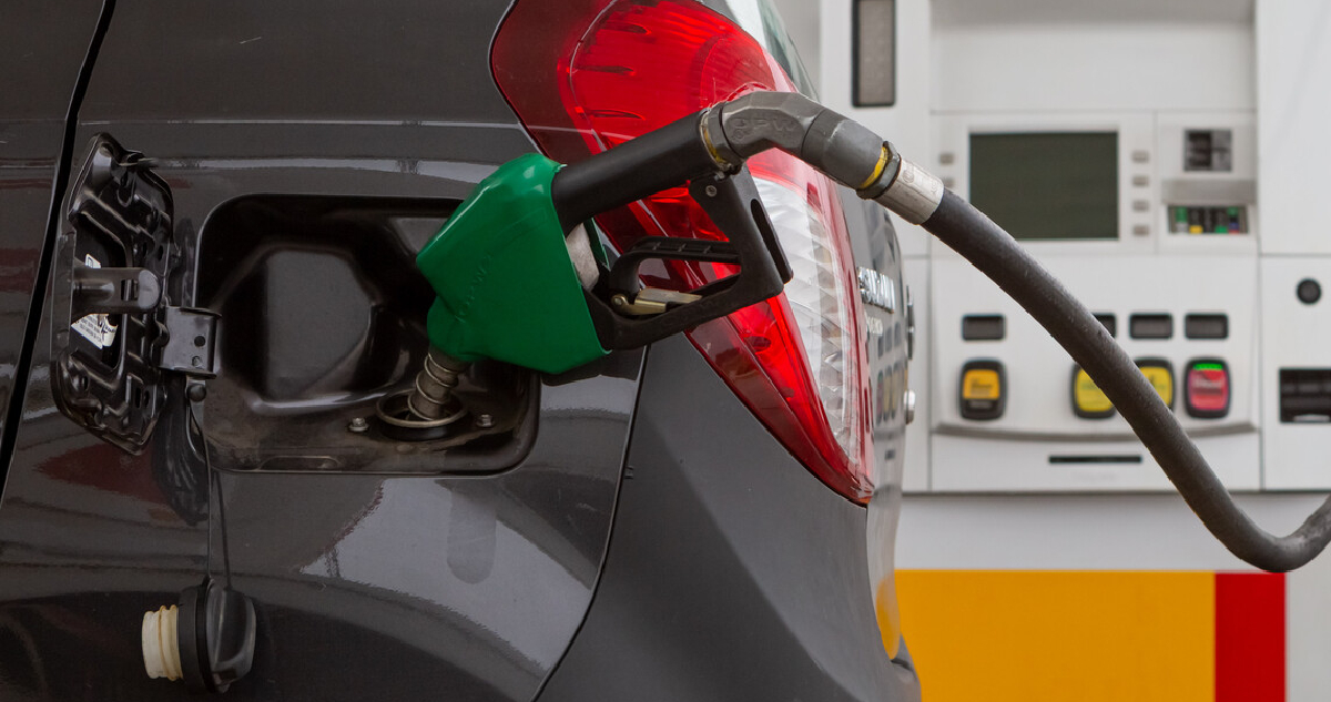 En pleno recambio de veraneantes: gasolinas de 93 y 97 suben hasta 18,2 pesos por litro según Enap