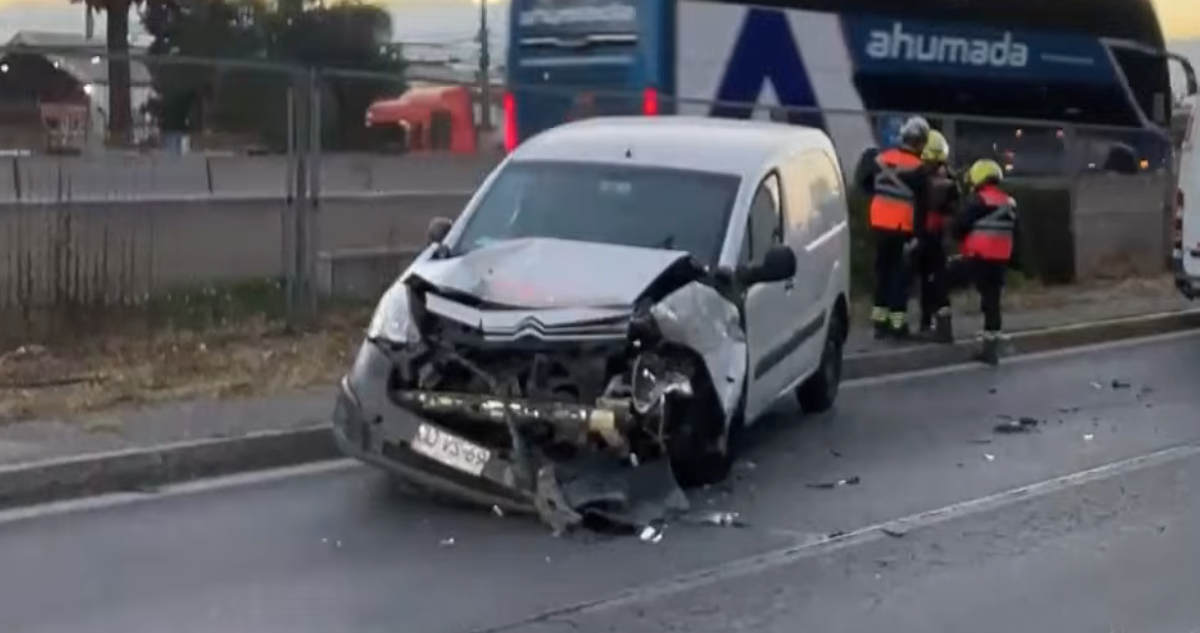 Vehículos terminan con daños luego que chofer de camión frustrara encerrona en Renca