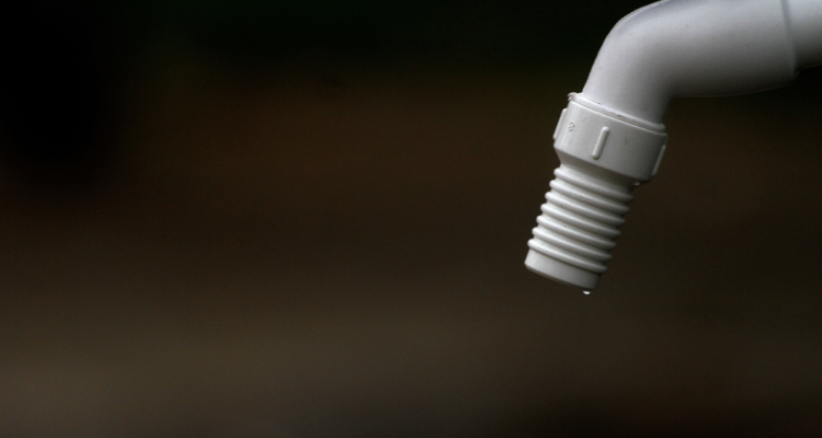 Essbio anuncia corte de agua en Lirquén para la noche de este jueves por reparación de tubería