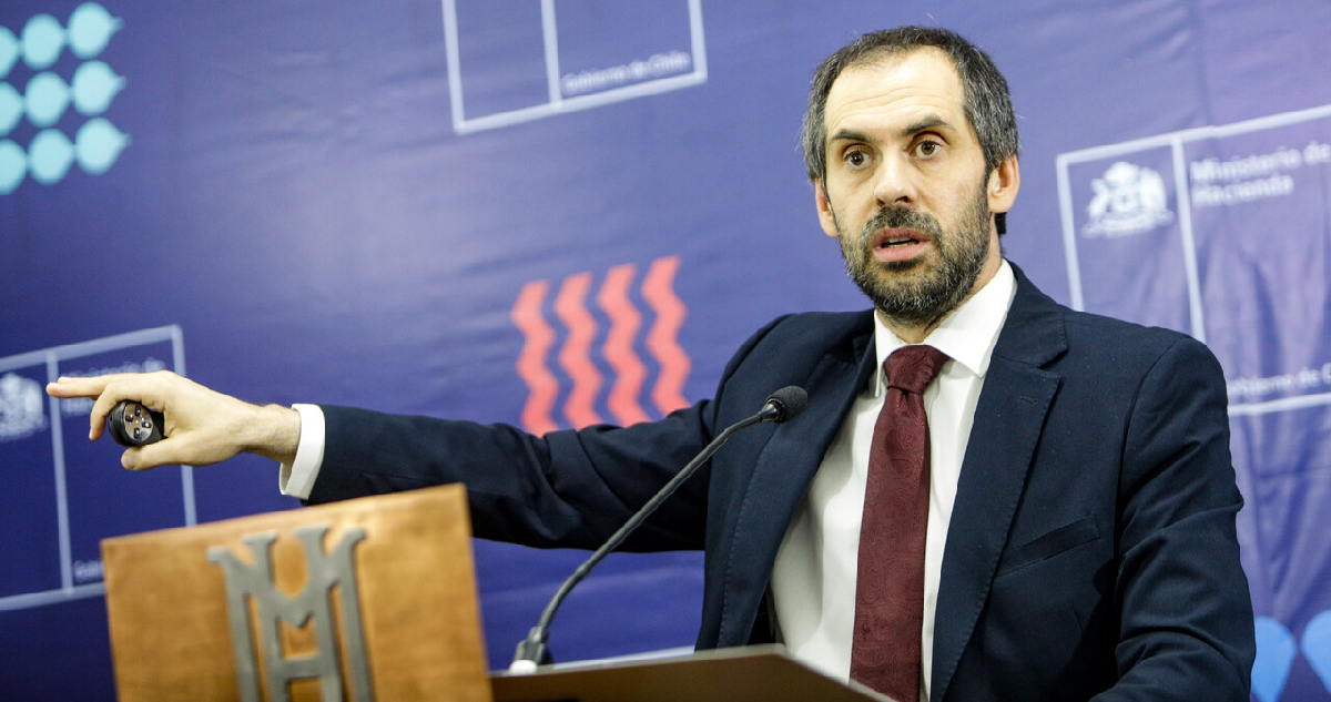 Expertos enfatizan: solución para enfrentar un déficit fiscal pasa por “hacer bien los cálculos”