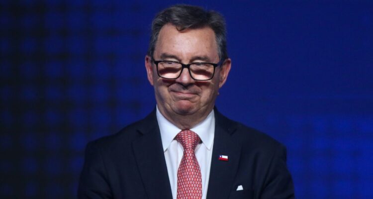 Futuro ministro de Defensa y su rol como abogado de Pinochet: "El país tiene que mirar hacia adelante"