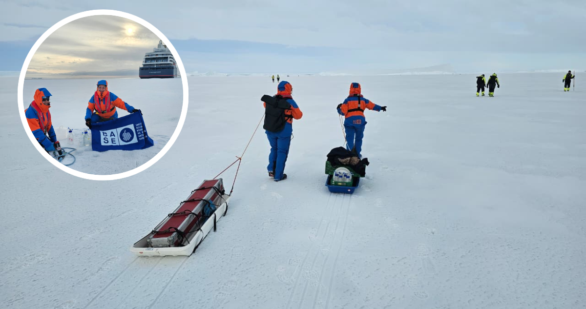 Trineos cargados con bombas, botellas y herramientas cruzando el hielo hasta el punto de muestreo.