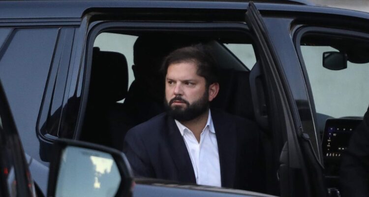 Frente Amplio convoca a despedida del presidente Gabriel Boric frente a La Moneda