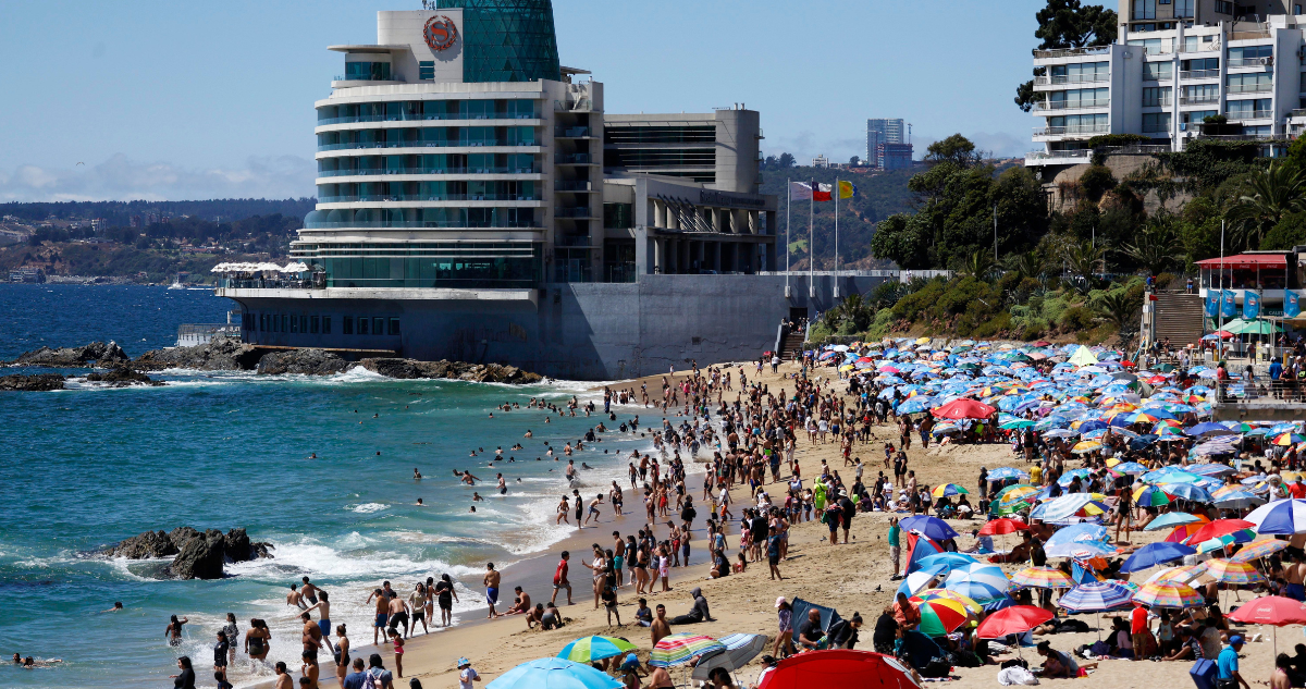 Académicos detectan elevadas concentraciones de coliformes fecales en tres playas de Valparaíso