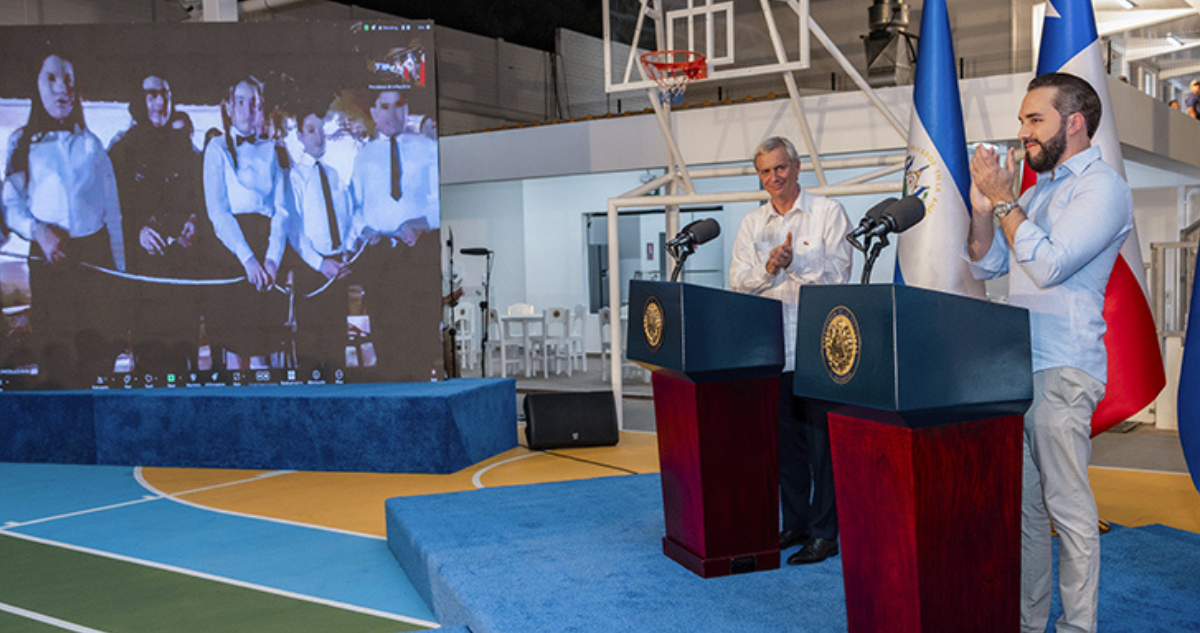 Mandatario electo cortó la cinta: Kast inaugura junto a Nayib Bukele 70 escuelas en El Salvador