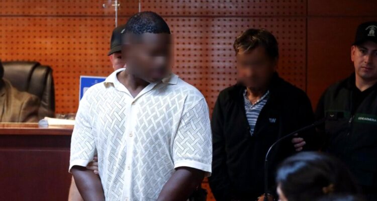 Fiscalía pide prisión preventiva: formalización de Gyvens y su exsuegro continúa este martes