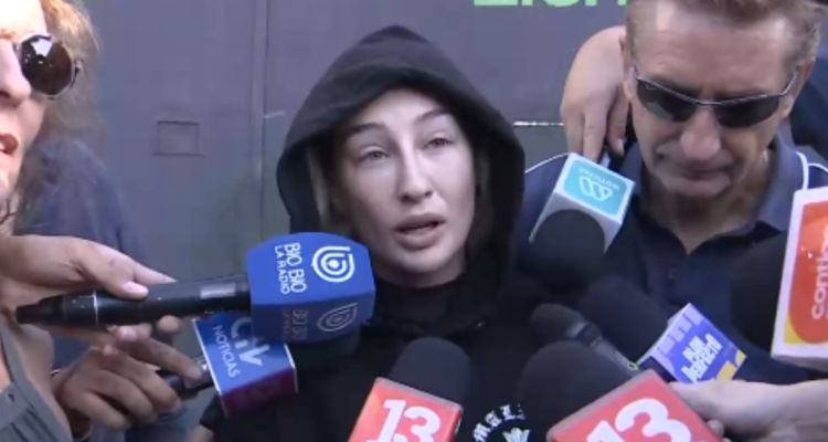 Foto de Fran Maira saliendo del Centro de Justicia