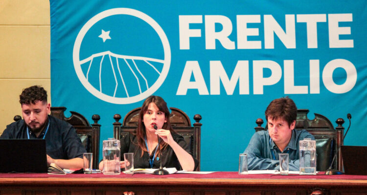 Frente Amplio condena revocación de visas de EEUU y emplaza a Kast a rechazar la decisión de Trump