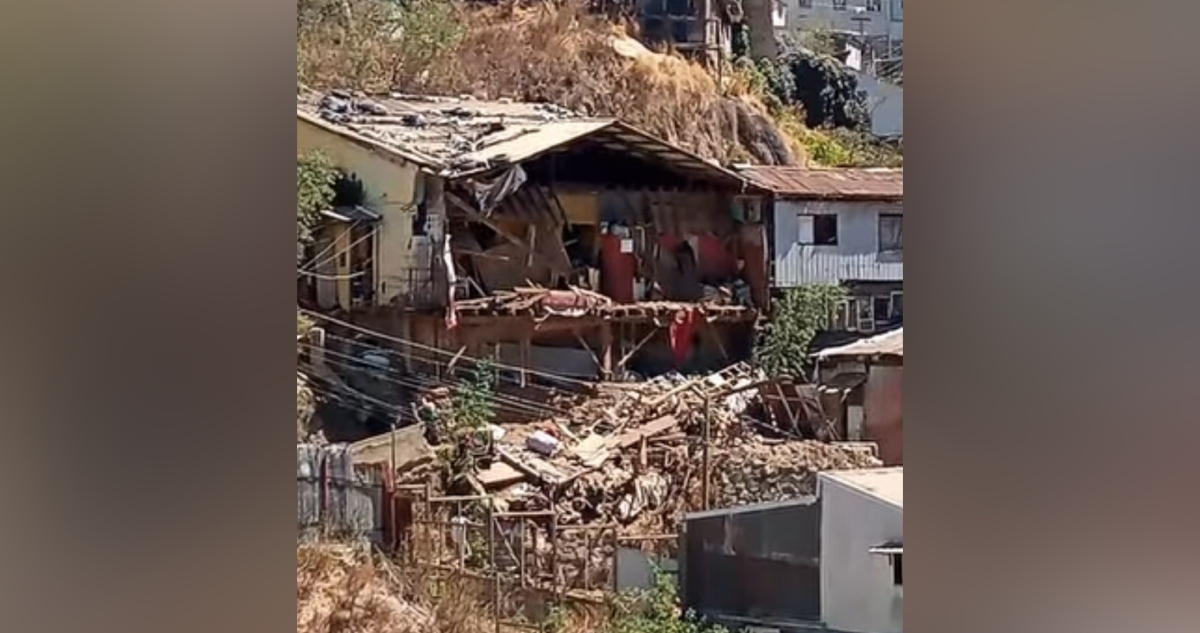 https://media.biobiochile.cl/wp-content/uploads/2026/02/frontis-vivienda-derrumba-cerro-valparaiso.jpg