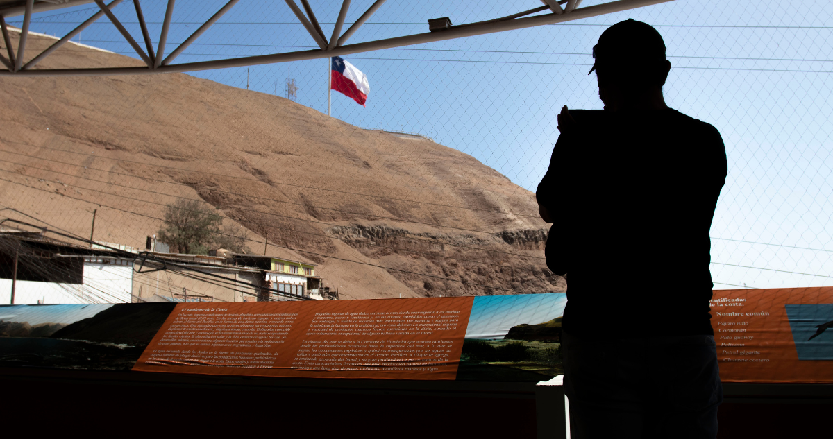 Personas se encuentran observando el museo Colón 10 de la cultura Chinchorro en la ciudad de Arica por el Día del Patrimonio