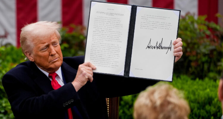 Gobierno de Trump baja la posibilidad de un arancel global del 15% en plena incertidumbre comercial